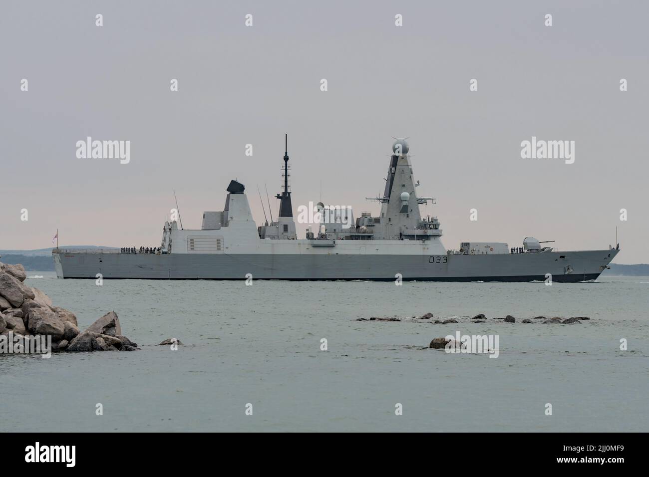 Le destroyer de défense aérienne de la Royal Navy HMS Dauntless (D33) approche de Portsmouth (Royaume-Uni) le 21/7/2022. Banque D'Images