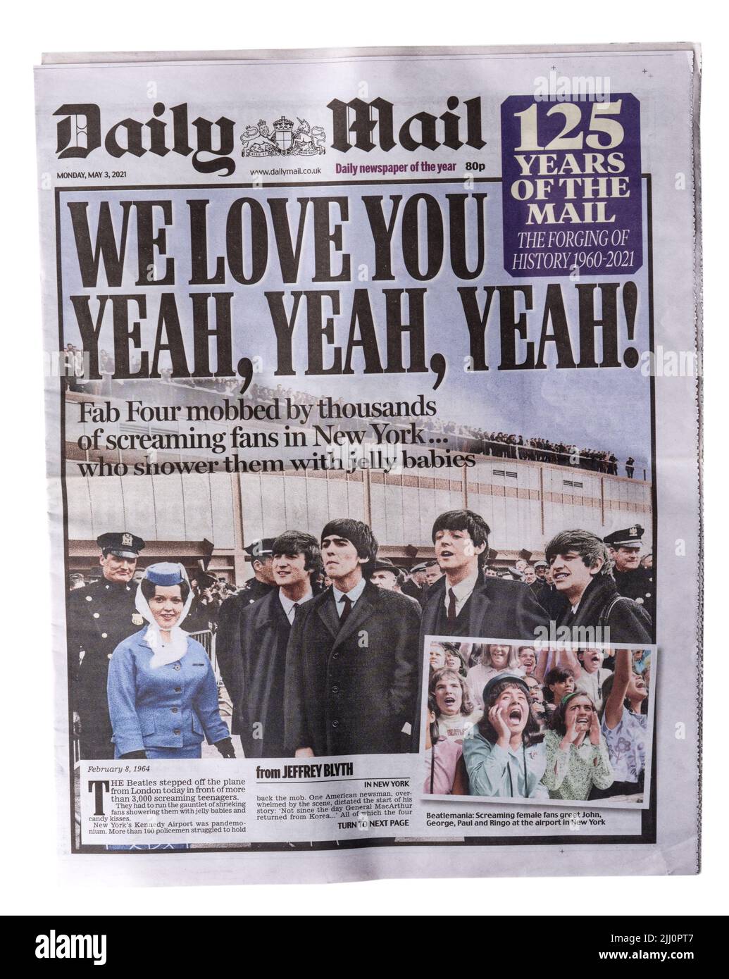 Une reproduction du titre du Daily Mail de 8 février 1964 sur les Beatles arrivant à New York Banque D'Images