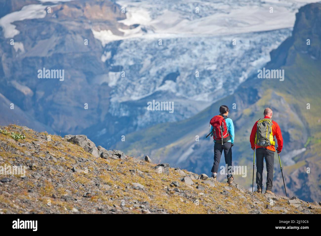Couple randonnée dans la vallée de Thorsmork en Islande Banque D'Images