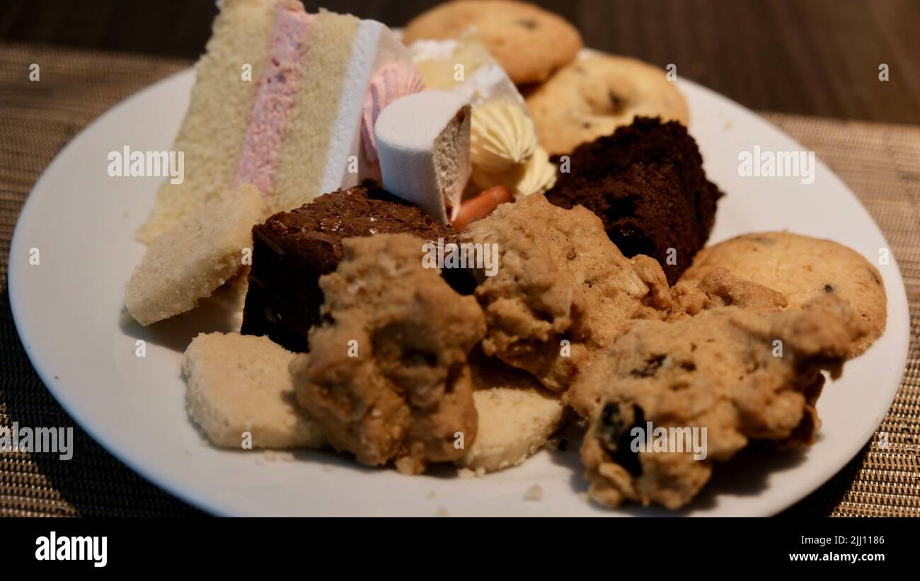 Gâteaux et biscuits sur une assiette Banque D'Images