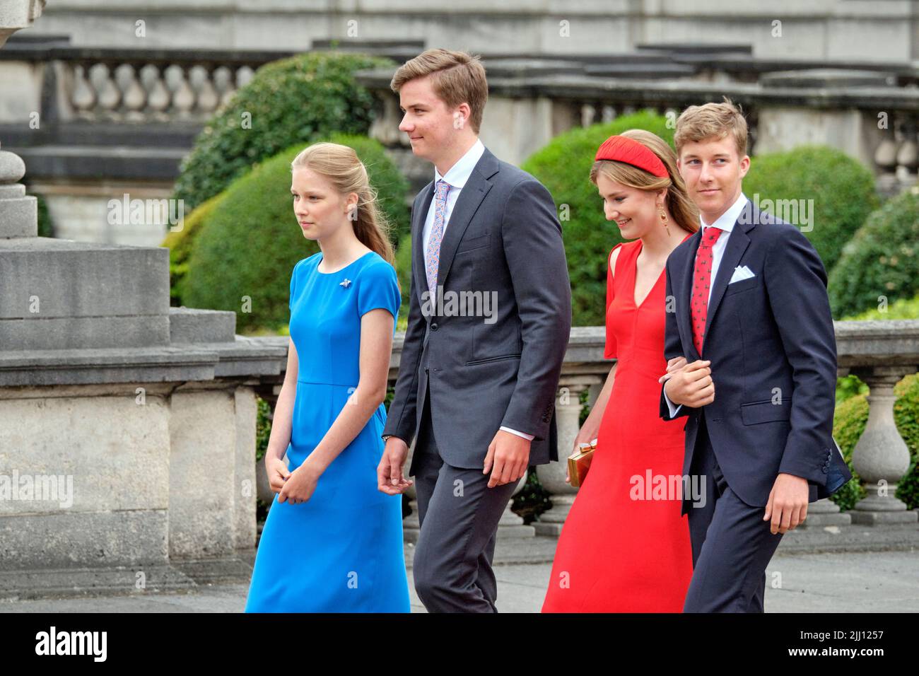 (G-D) la princesse Eleonore de Belgique, le prince Gabriel, la princesse Elisabeth, la duchesse du Brabant et le prince Emmanuel assistent à une parade marquant la Journée nationale de Belgique, à Bruxelles, en Belgique, au 21 juillet 2022. Photo par Olivier Polet Banque D'Images