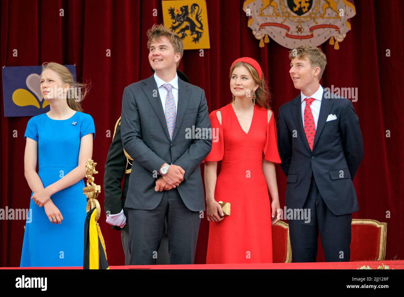 (G-D) la princesse Eleonore de Belgique, le prince Gabriel, la princesse Elisabeth, la duchesse du Brabant et le prince Emmanuel assistent à une parade marquant la Journée nationale de Belgique, à Bruxelles, en Belgique, au 21 juillet 2022. Photo par Olivier Polet Banque D'Images