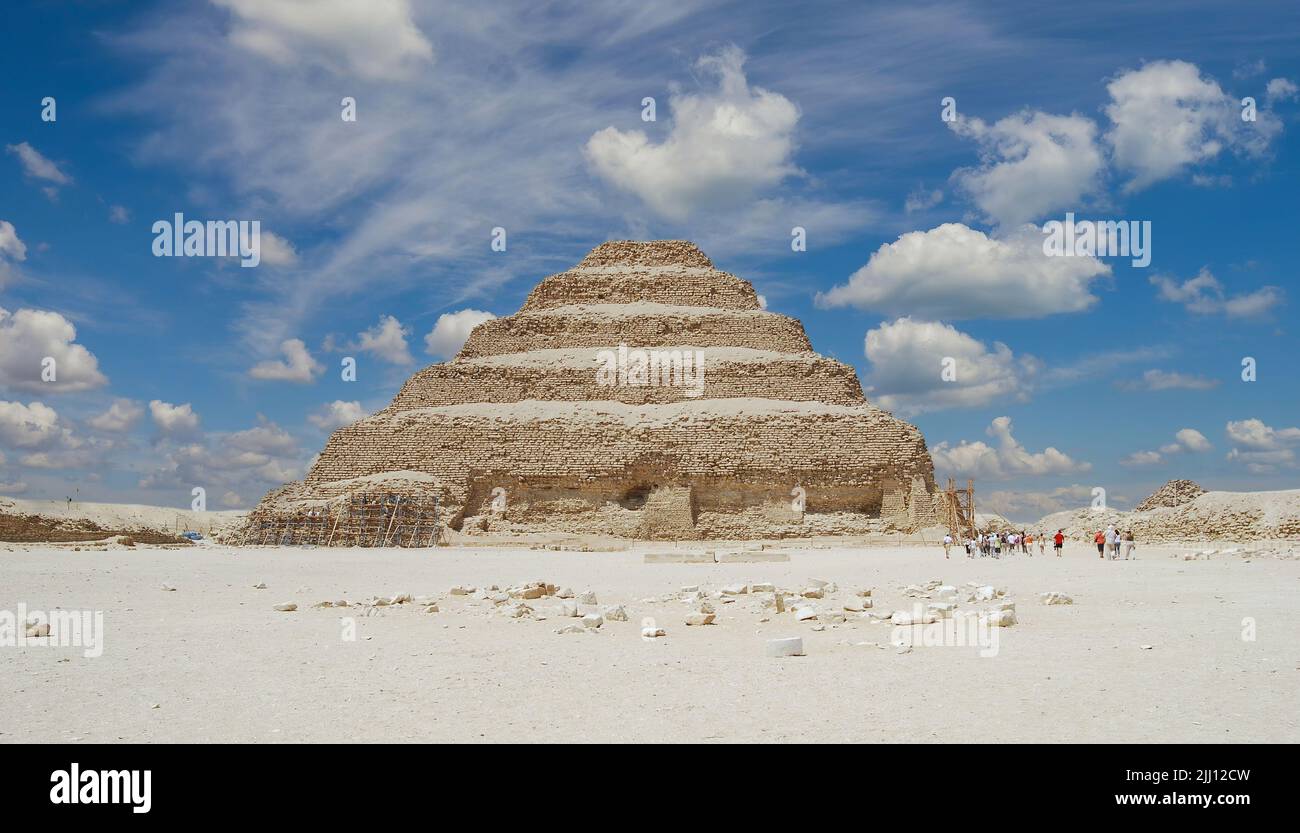 L'ancienne pyramide de Sakkara - Saqqara - au Caire. Aussi connu comme la première pyramide de l'Égypte Banque D'Images