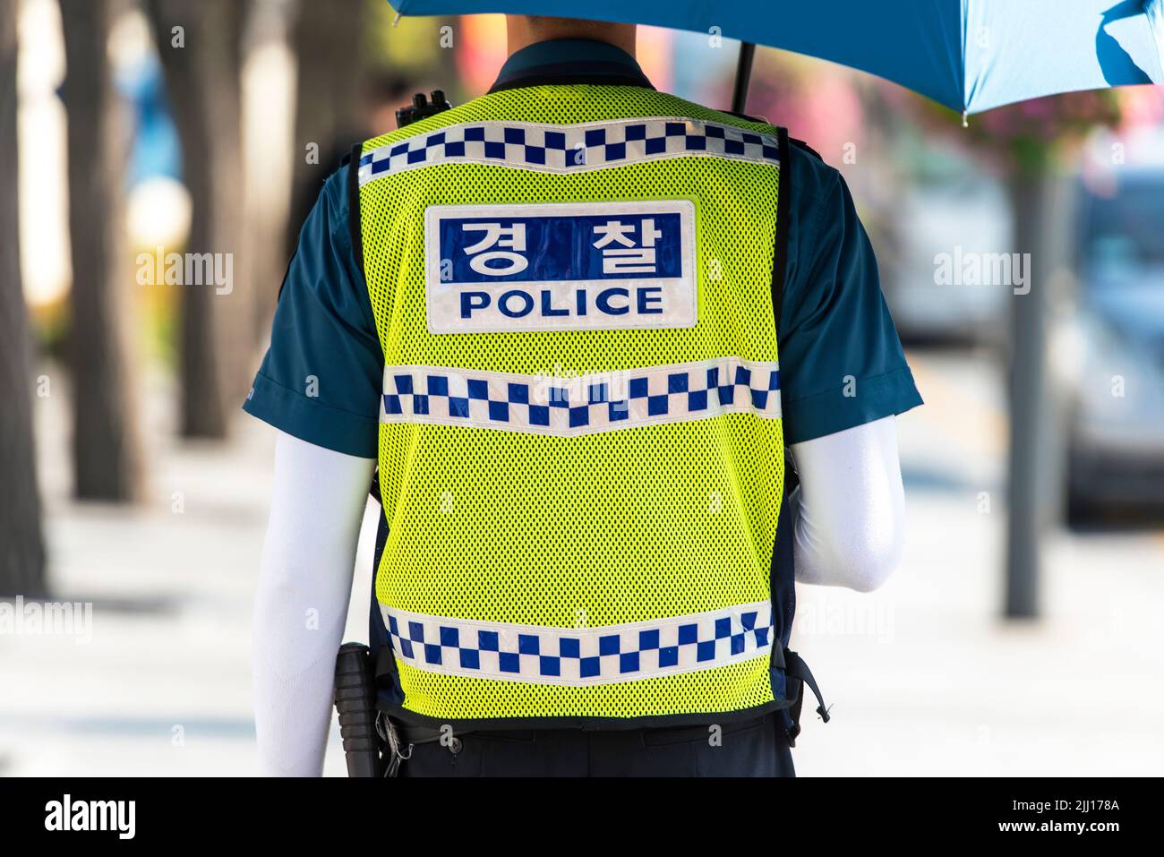 SÉOUL - 25 SEPTEMBRE : policier de l'Agence nationale de police dans la rue de Séoul sur 25 septembre. 2016 en Corée du Sud Banque D'Images