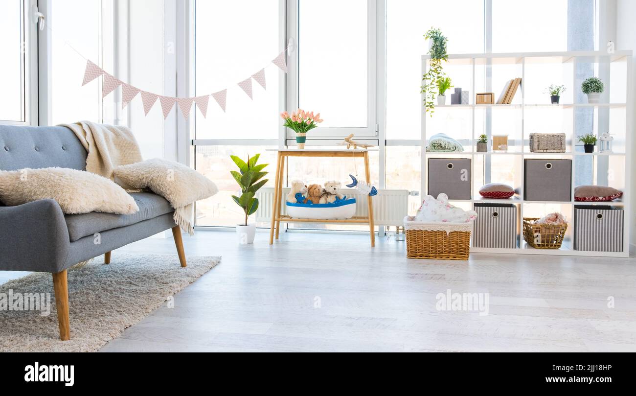 Intérieur de la chambre avec organisateur Banque D'Images
