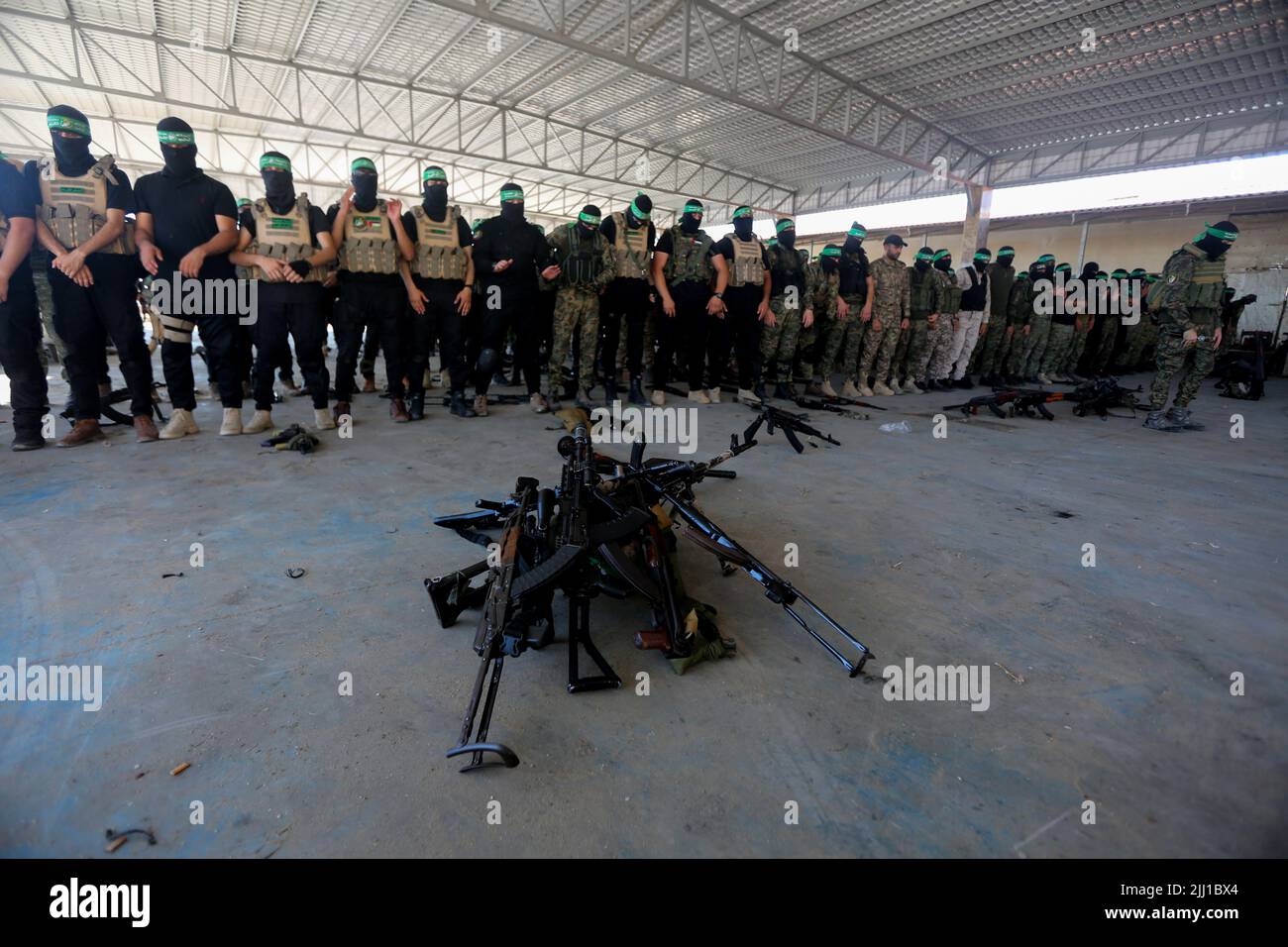 20 juillet 2022, ville de Gaza, bande de Gaza, Palestine : Gaza, Palestine. 20 juillet 2022. Les Brigades Izz ad-DIN Al-Qassam, l'aile militaire du mouvement palestinien de résistance islamique du Hamas, tiennent une marche militaire au port de Gaza dans la ville de Gaza. La marche marque l'anniversaire de la prise du soldat israélien Aron Shaul par les Brigades Al Qassam lors de la guerre d'Israël sur Gaza en 2014 (Credit image: © Ahmad Hasaballah/IMAGESLIVE via ZUMA Press Wire) Banque D'Images