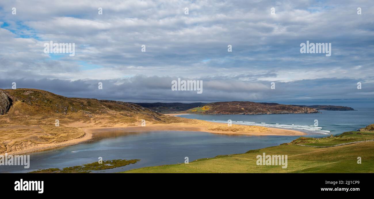 Vue sur la baie de Torrisdale sur la côte nord de l'Écosse, près du village de Bettyhill Banque D'Images
