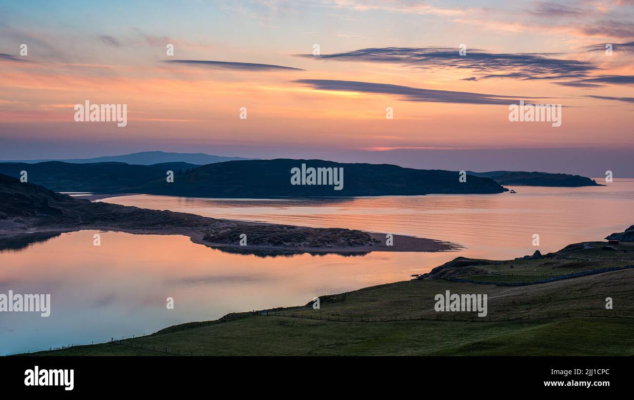Coucher de soleil à Torrisdale Bay sur la côte nord de l'Écosse près du village de Bettyhill Banque D'Images