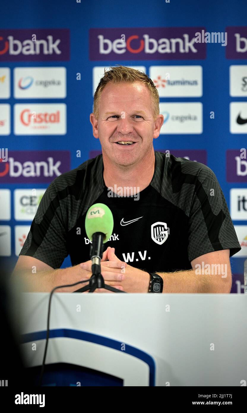 Wouter Vrancken, entraîneur en chef de Genk, photographié lors de la conférence de presse hebdomadaire de l'équipe belge de football KRC Genk, vendredi 22 juillet 2022 à Genk, pour discuter du début de la compétition nationale. BELGA PHOTO JOHAN EYCKENS Banque D'Images