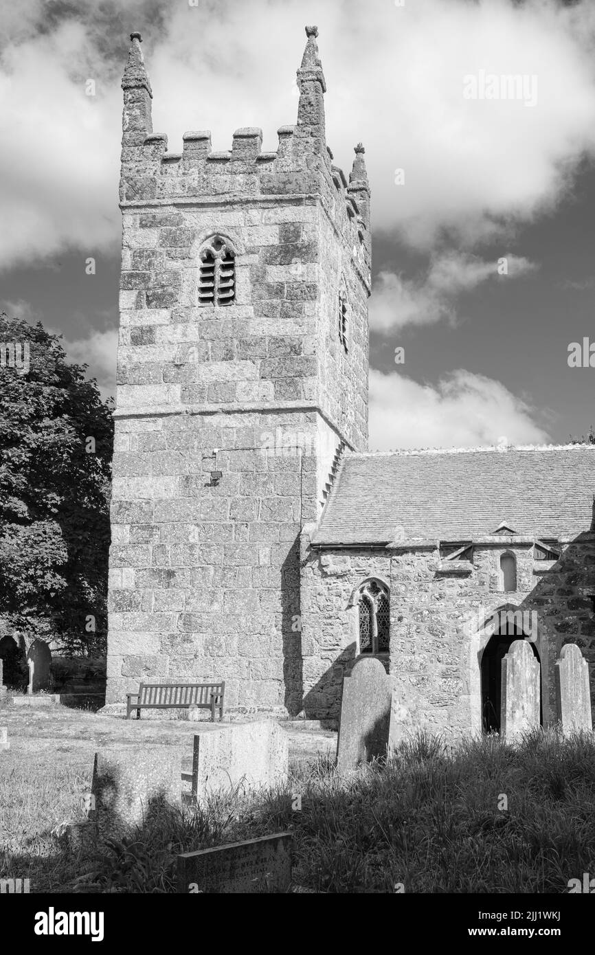 Extérieur de l'église St Wynwallow (St Winwalaus). L'église, la plus méridionale de l'Angleterre, date du 12th siècle et est classée Grade 1. Banque D'Images