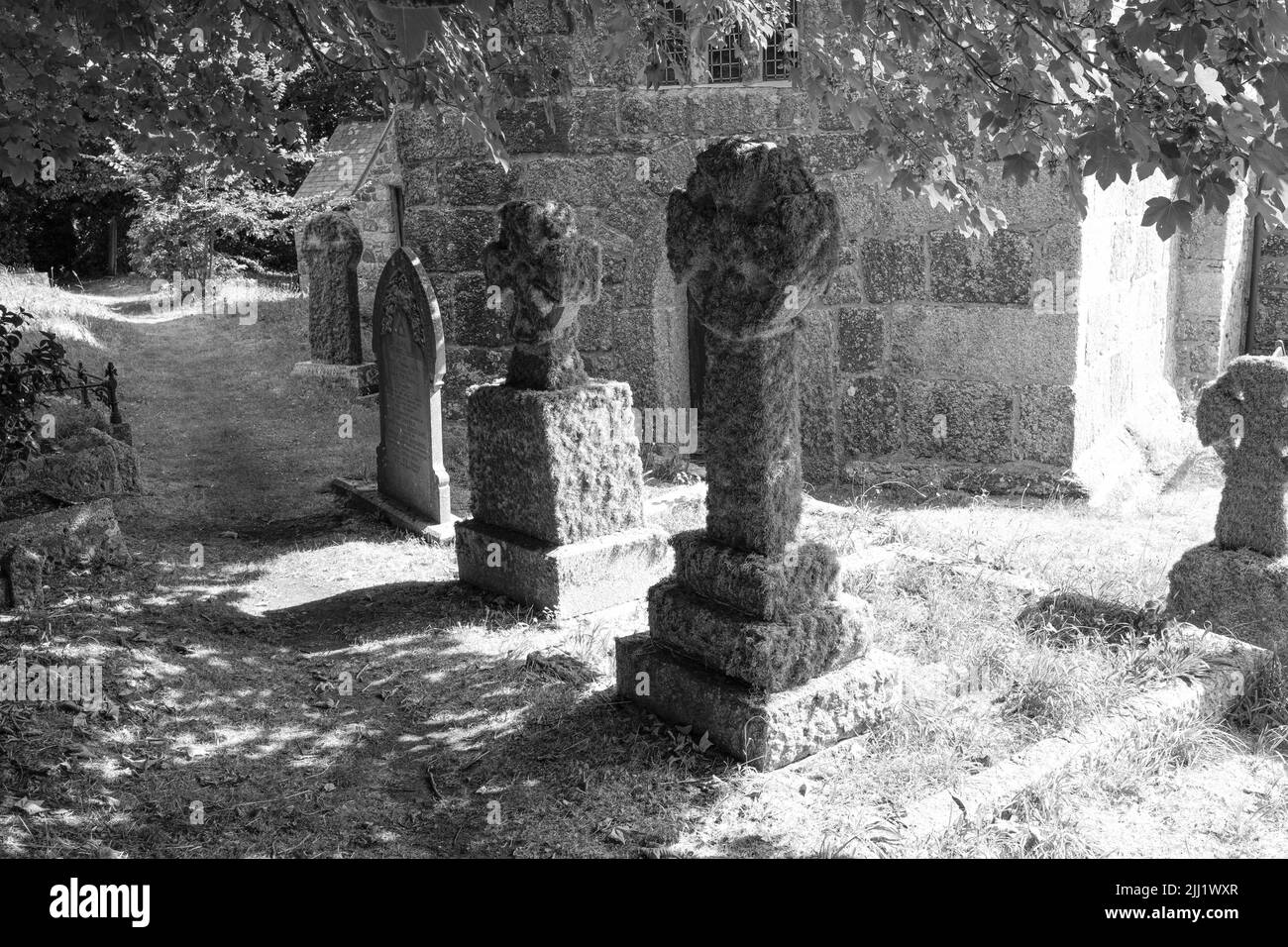 Extérieur de l'église St Wynwallow (St Winwalaus). L'église, la plus méridionale de l'Angleterre, date du 12th siècle et est classée Grade 1. Banque D'Images