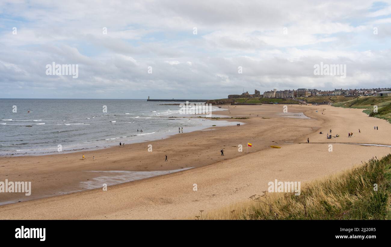 Une vue de la plage de long Sands à Tynemouth, North Tyneside, Royaume-Uni, sur la côte nord-est de l'Angleterre. Banque D'Images