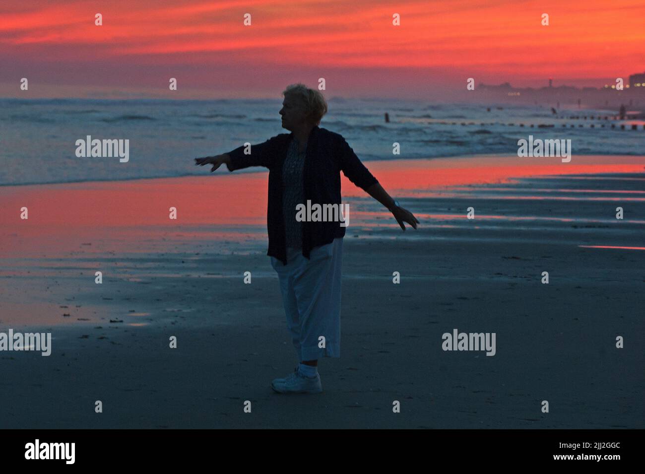 Soirée spectaculaire au coucher du soleil à Rockaway Beach Banque D'Images