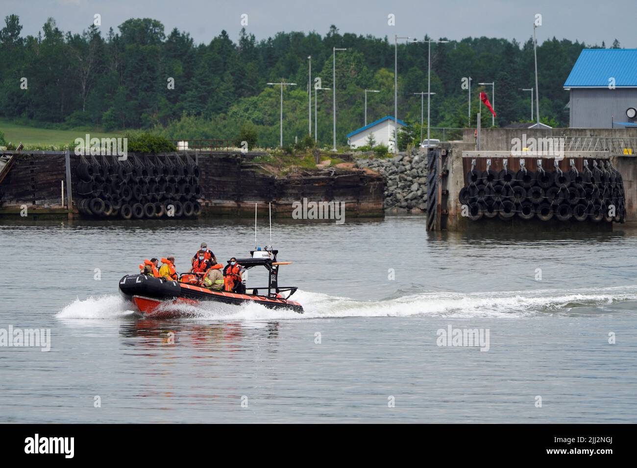 Un bateau de sauvetage quitte le port de Wood Islands après qu'un