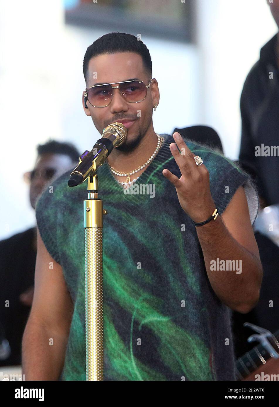 Roméo Santos en train de jouer au Today Show EN PHOTO Roméo Santos