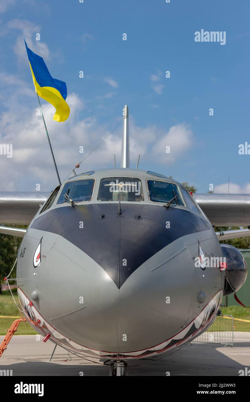 SIAULIAI / LITUANIE - 27 juillet 2019: Armée de l'air ukrainienne Antonov an-26 exposition statique d'avions de transport militaire à l'exposition aérienne Faucon Wings 2019 à si Banque D'Images