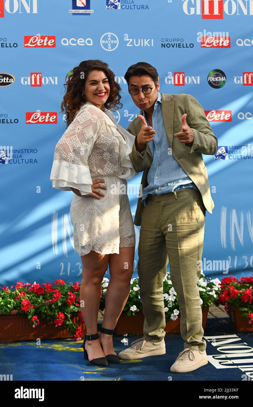 GIFFONI VALLE PIANA, ITALIE - JUILLET 22 : Annandrea Vitrano et Claudio Casisa de I Soldi Spicci assistent à la séance photo au Festival du film de Giffoni 2022 Banque D'Images