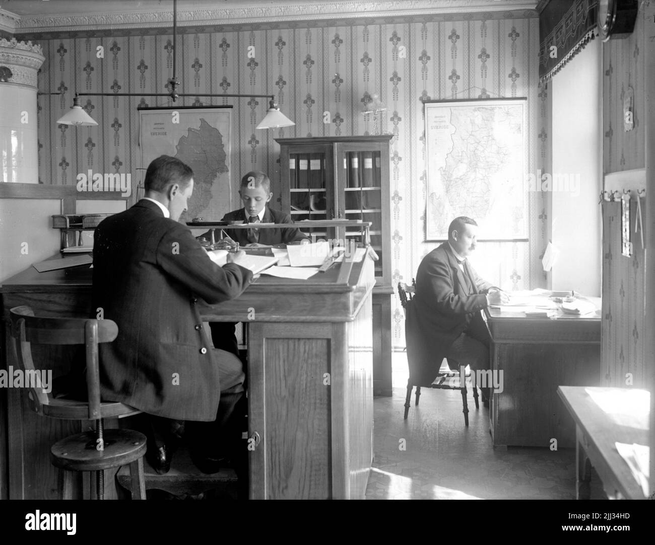 Compagnie d'assurance-vie Trygg's bureau, intérieur, personnel de bureau, 3 commis. Directeur de district H. Johansson Banque D'Images