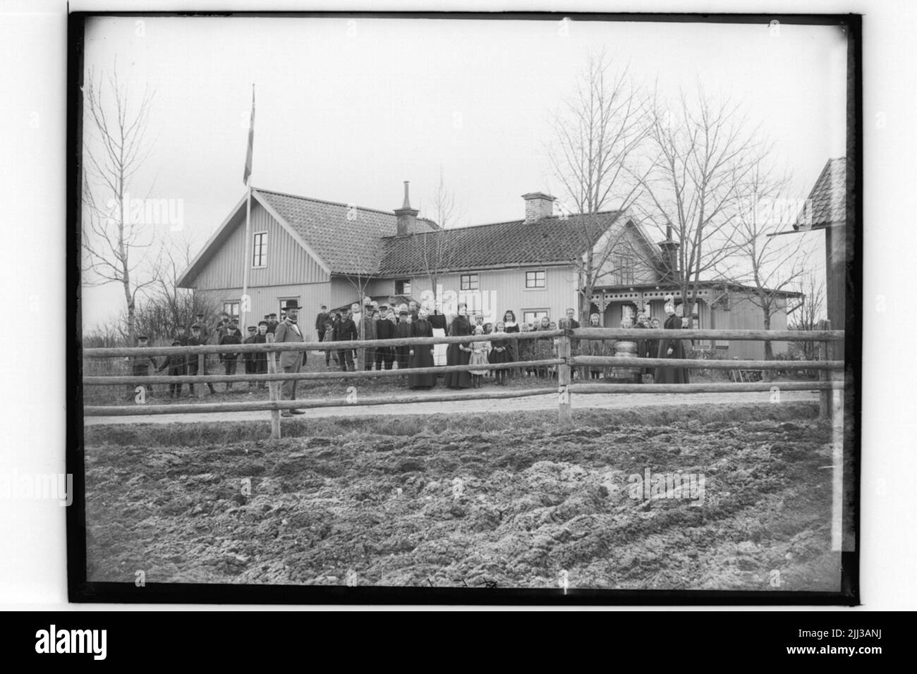 Eker's School, bâtiment d'école, écoliers dans la cour d'école. Banque D'Images