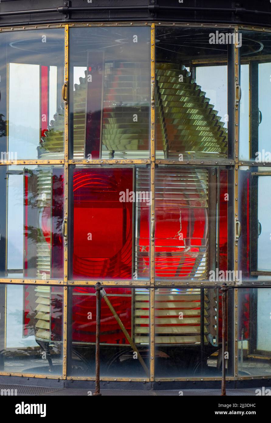 Le phare de Cape Meares est un phare sur la côte de l'Oregon. Il est situé sur le cap Meares, juste au sud de la baie de Tillamook. Banque D'Images