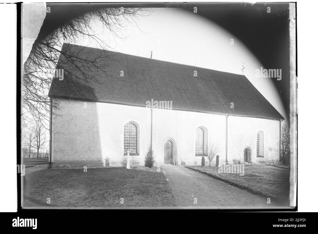 L'église Sköllersta, le long côté de l'église avec l'entrée principale. Banque D'Images