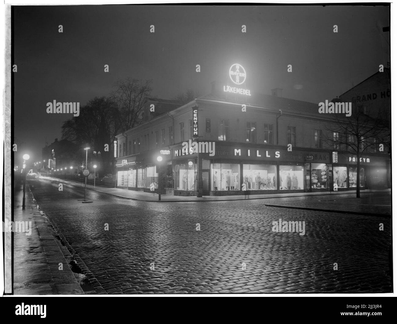 Propriété de deux étages à l'angle avec les magasins suivants : EPA, Liberty, Walén 6 Co, Centrum Music café, Mills Herrekipation, Tabac, artisanat. Banque D'Images