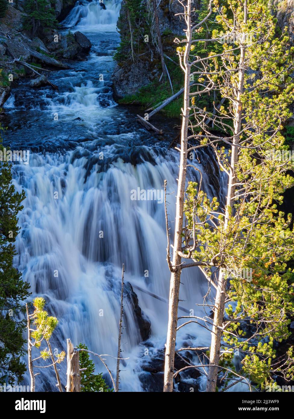 Vue ensoleillée sur les Cascades Kepler dans le parc national de Yellowstone, Wyoming Banque D'Images