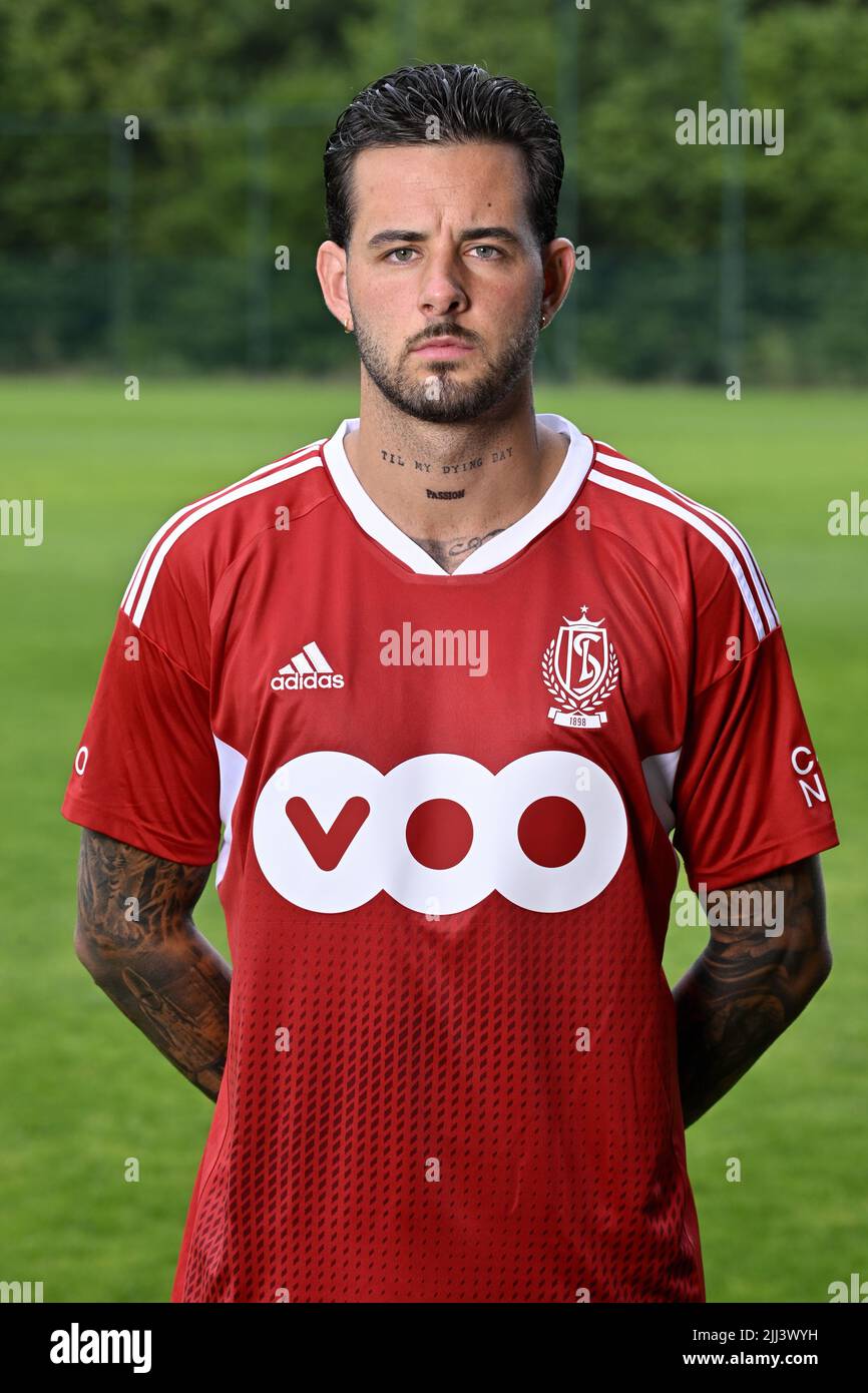 ATTENTION ÉDITEURS EMBARGO 15/07 19h **** Standard Aron Donno pose