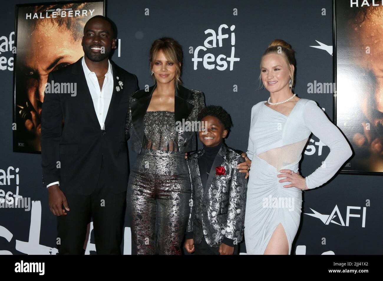 AFI Fest - première meurtrisée au TCL Chinese Theatre IMAX on 13 novembre 2021 à Los Angeles, CA avec: Shamier Anderson, Halle Berry, Danny Boyd Jr, Valentina Shevchenko où: Los Angeles, Californie, États-Unis quand: 14 Nov 2021 crédit: Nicky Nelson/WENN Banque D'Images