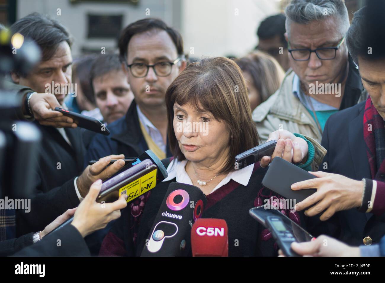 Buenos Aires, le 22nd juillet 2022. La Présidente de l'espace politique National Reprop (PRO, dans son acronyme espagnol), Patricia Bullrich, a visité l'exposition de la Société rurale Argentine de Palerme (la Rural). Elle a visité l'exposition, a parlé avec les gestionnaires du secteur, avec les producteurs et les médias, pour finalement participer aux Journées de la viande avec le député national José Luis Espert et le ministre de la ville Jorge Macri. (Esteban Osorio/Alay Live News) Banque D'Images