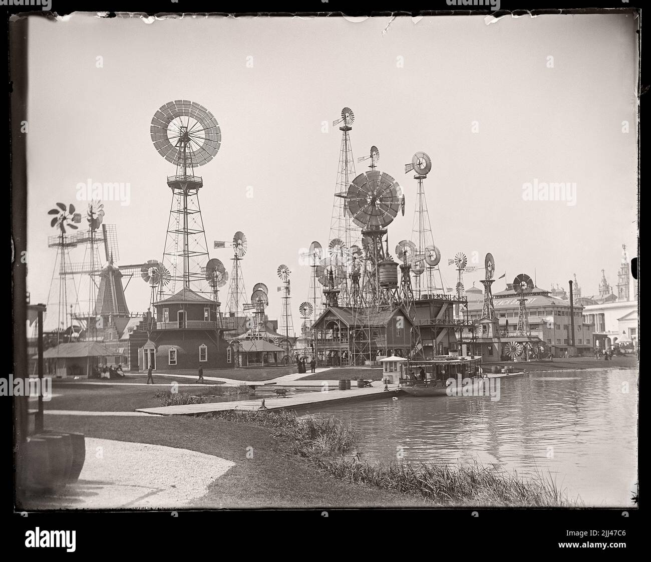 Les fabricants de moulins à vent présentent leurs moteurs à vent modernes à la Chicago Columbian exposition 1893, image de 4x5 pouces verre négatif. Banque D'Images