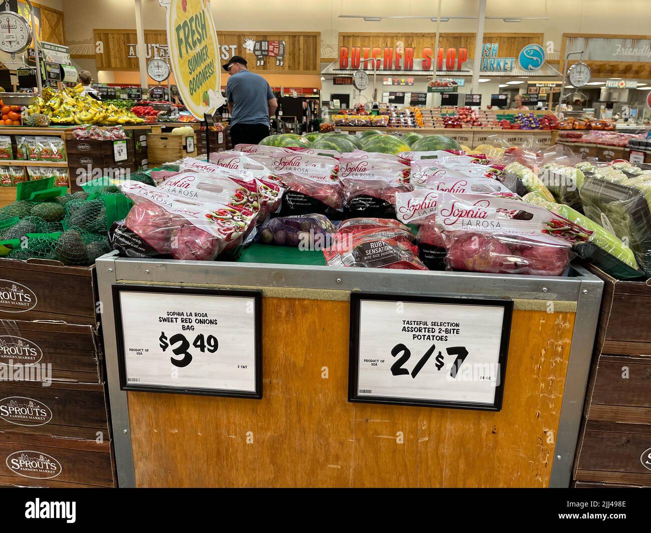 La machine à caisses libre-service de l'épicerie affiche un montant élevé. Banque D'Images
