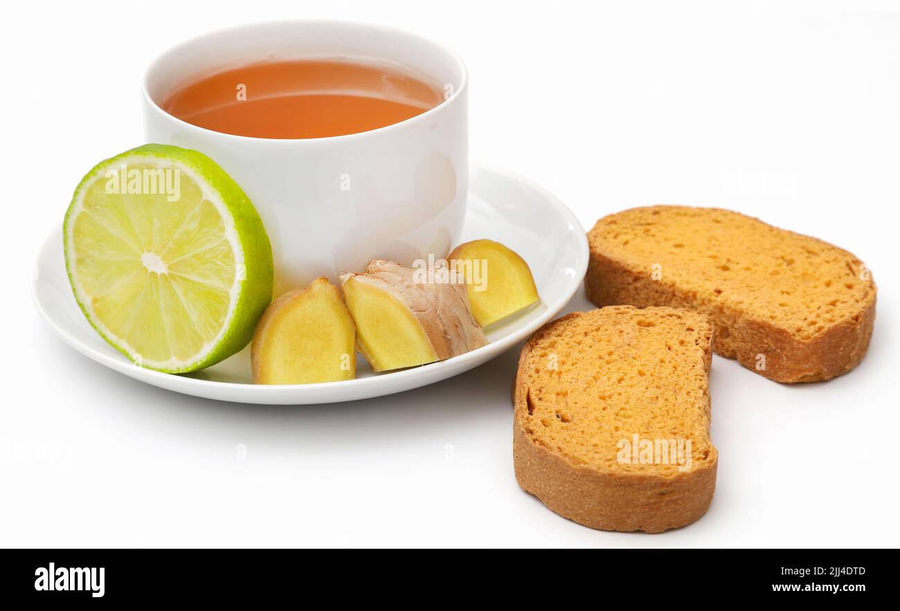 Tisane avec différentes herbes et ingrédients et toast comme petit déjeuner Banque D'Images