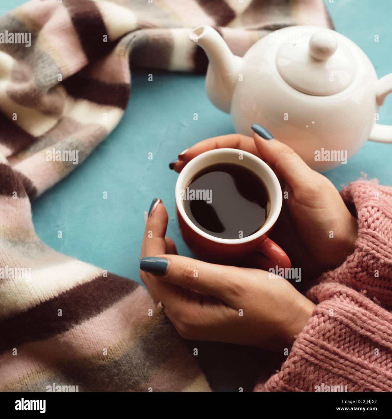 boisson chaude le jour d'automne froid pour traiter la grippe Banque D'Images