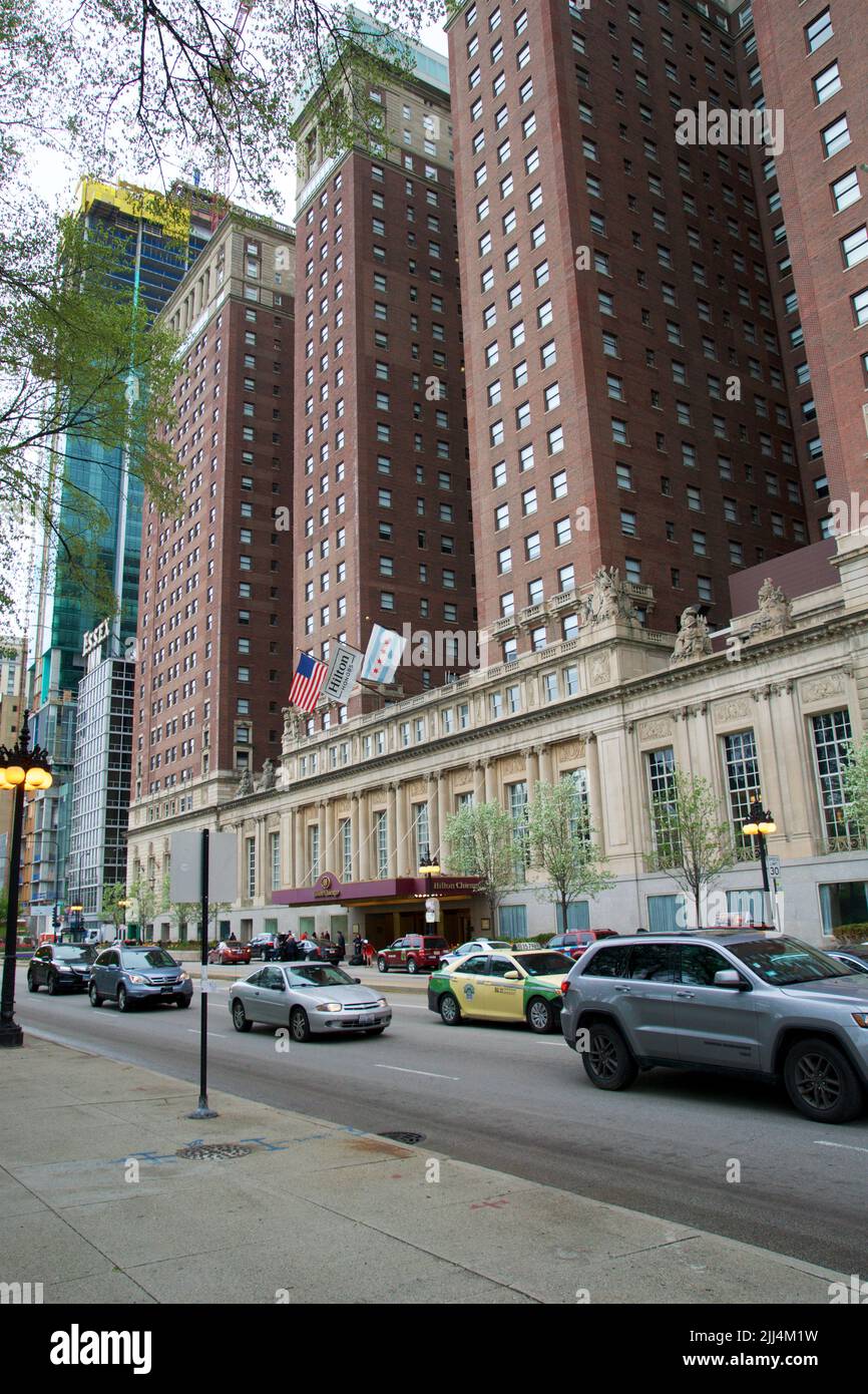 CHICAGO, ILLINOIS, ÉTATS-UNIS - 12 mai 2018 : vue extérieure du Hilton Chicago. Banque D'Images