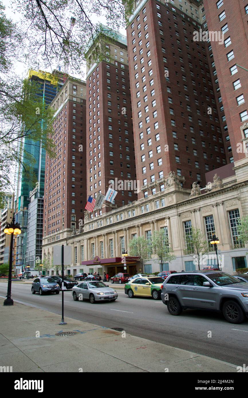 CHICAGO, ILLINOIS, ÉTATS-UNIS - 12 mai 2018 : vue extérieure du Hilton Chicago. Banque D'Images