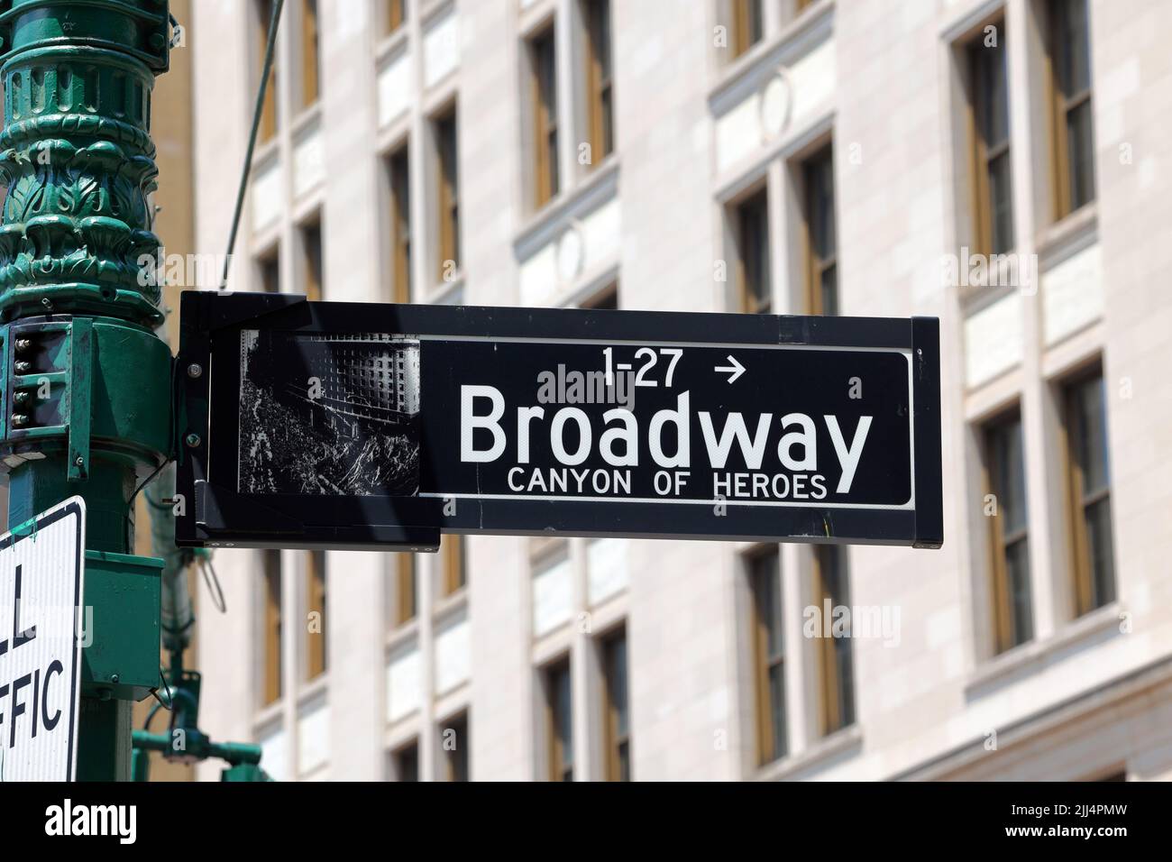 Broadway, panneau de rue Canyon of Heroes à Lower Manhattan, New York. Ministère des Transports, New York. Banque D'Images
