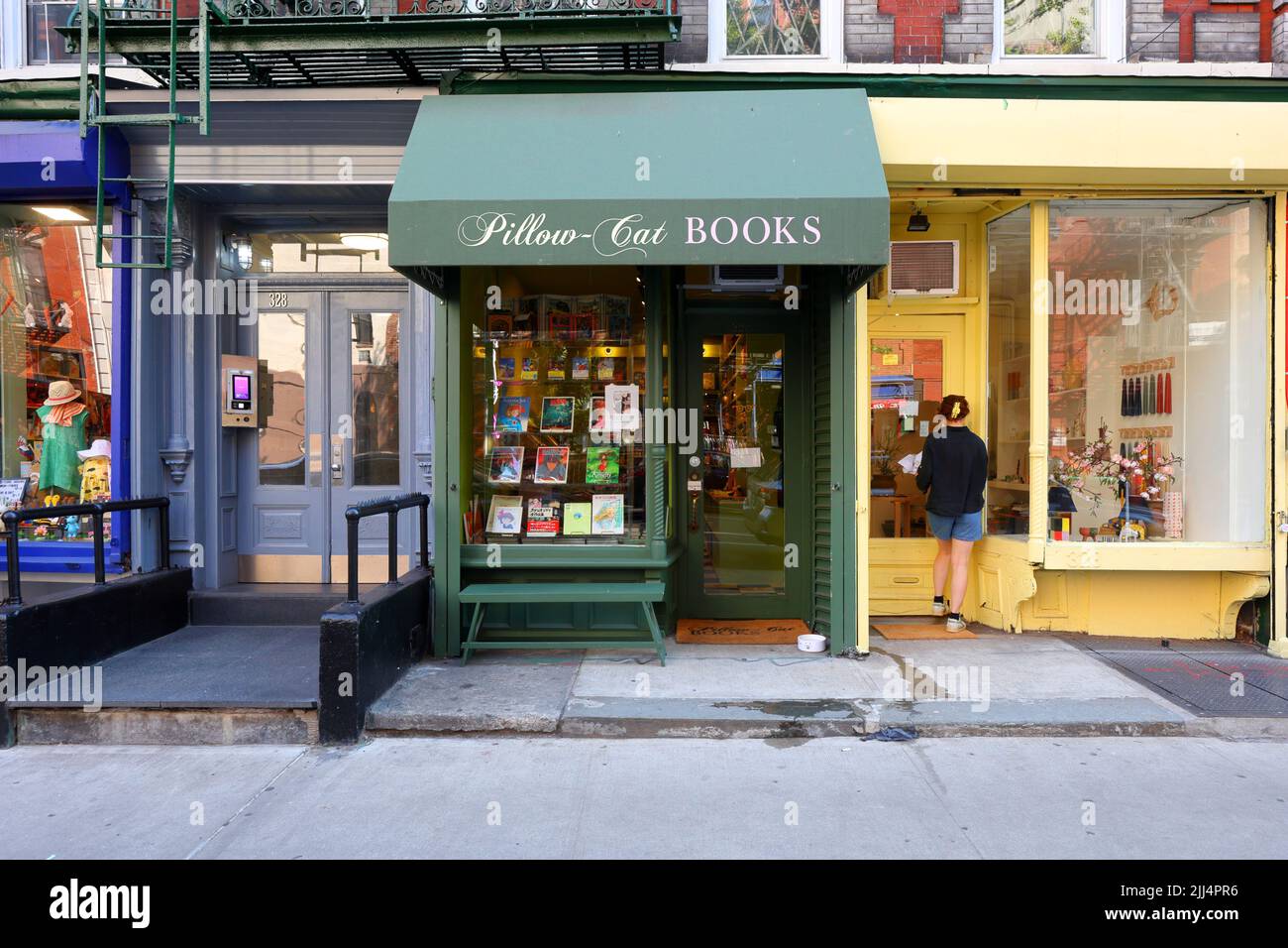 Pillow-Cat Books, 328 E 9th St, New York, NY. Façade extérieure d'une librairie animalière dans le quartier East Village de Manhattan. Banque D'Images