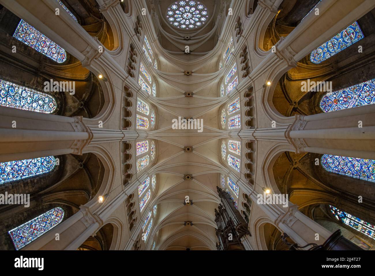 La nef principale de la cathédrale de Chartres (France) Banque D'Images