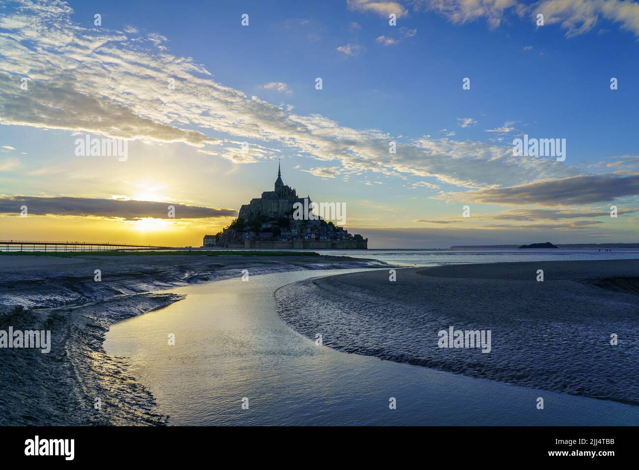 Mont Saint Michel au coucher du soleil (France) Banque D'Images