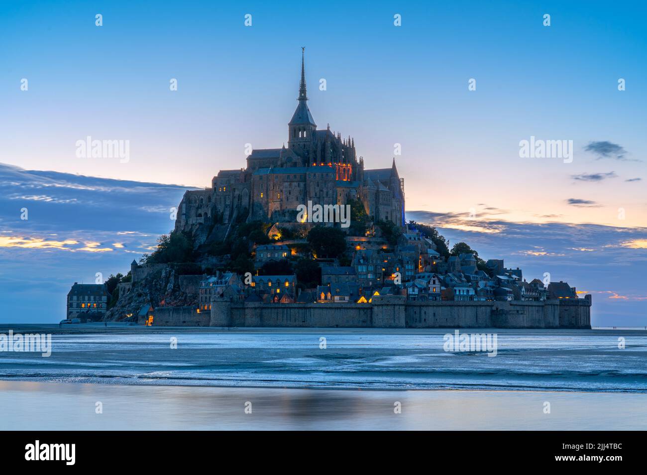 Mont Saint Michel au coucher du soleil (France) Banque D'Images
