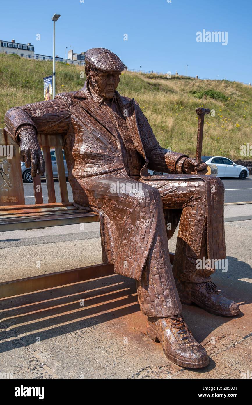 SCARBOROUGH, NORTH YORKSHIRE, Royaume-Uni - JUILLET 18 : Freddie Gilroy et la statue de Belsen stragglers à Scarborough, dans le Nord du Yorkshire, sur 18 juillet 2022 Banque D'Images