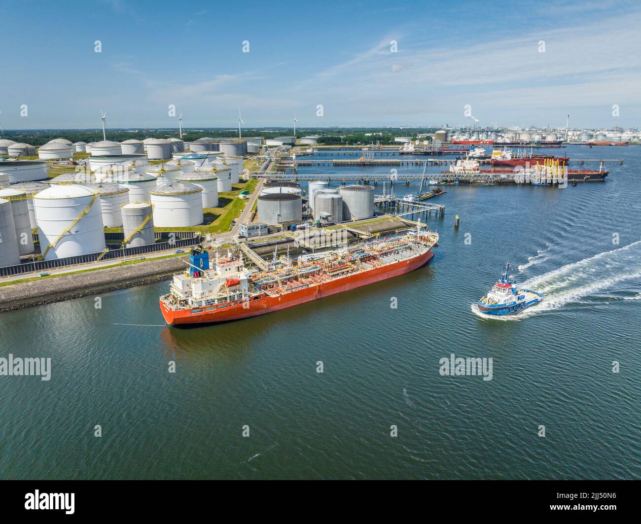 Remorqueurs patrouilleurs dans les eaux du port de Rotterdam Banque D'Images