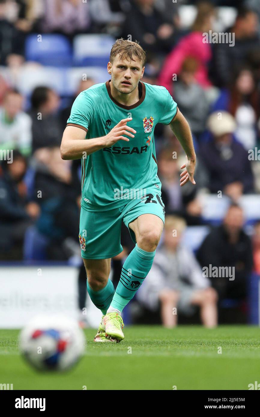 Birkenhead, Royaume-Uni. 23rd juillet 2022. Luke Robinson de Tranmere Rovers en action. Match d'avant-saison, Tranmere Rovers et Huddersfield Town à Prenton Park, Birkenhead, Wirral, le samedi 23rd juillet 2022. Cette image ne peut être utilisée qu'à des fins éditoriales. Utilisation éditoriale uniquement, licence requise pour une utilisation commerciale. Aucune utilisation dans les Paris, les jeux ou les publications d'un seul club/ligue/joueur.pic par Chris Stading/Andrew Orchard sports Photography/Alamy Live News crédit: Andrew Orchard sports Photography/Alamy Live News Banque D'Images