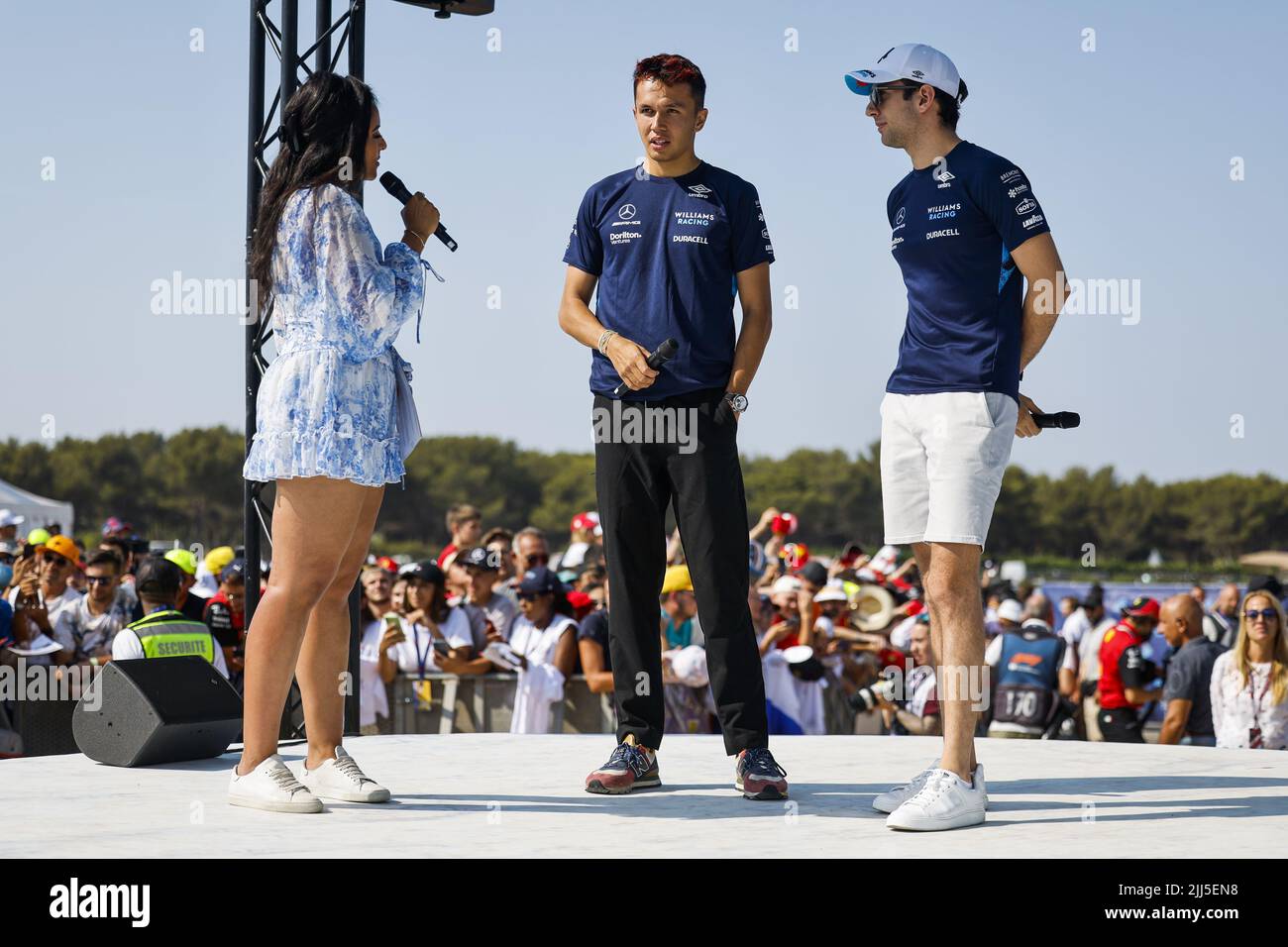 Le Castellet, France. 23rd juillet 2022. ALBON Alexander (tha), Williams Racing FW44, LATIFI Nicholas (CAN), Williams Racing FW44, portrait, Fan Forum pilotes F1 au cours de la Formule 1 Grand Prix de France de Lenovo, Grand Prix de France 2022, 12th tour du Championnat du monde de Formule 1 de la FIA 2022 de 22 juillet à 24, 2022 sur le circuit Paul Ricard, au Castellet, France - photo: Julien Delfosse / DPPI/DPPI/LiveMedia crédit: Agence photo indépendante/Alamy Live News Banque D'Images