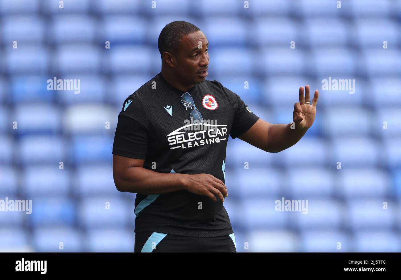 Le responsable de la lecture Paul Ince lors d'un match amical d'avant-saison au Select car Leasing Stadium, Reading. Date de la photo: Samedi 23 juillet 2022. Banque D'Images