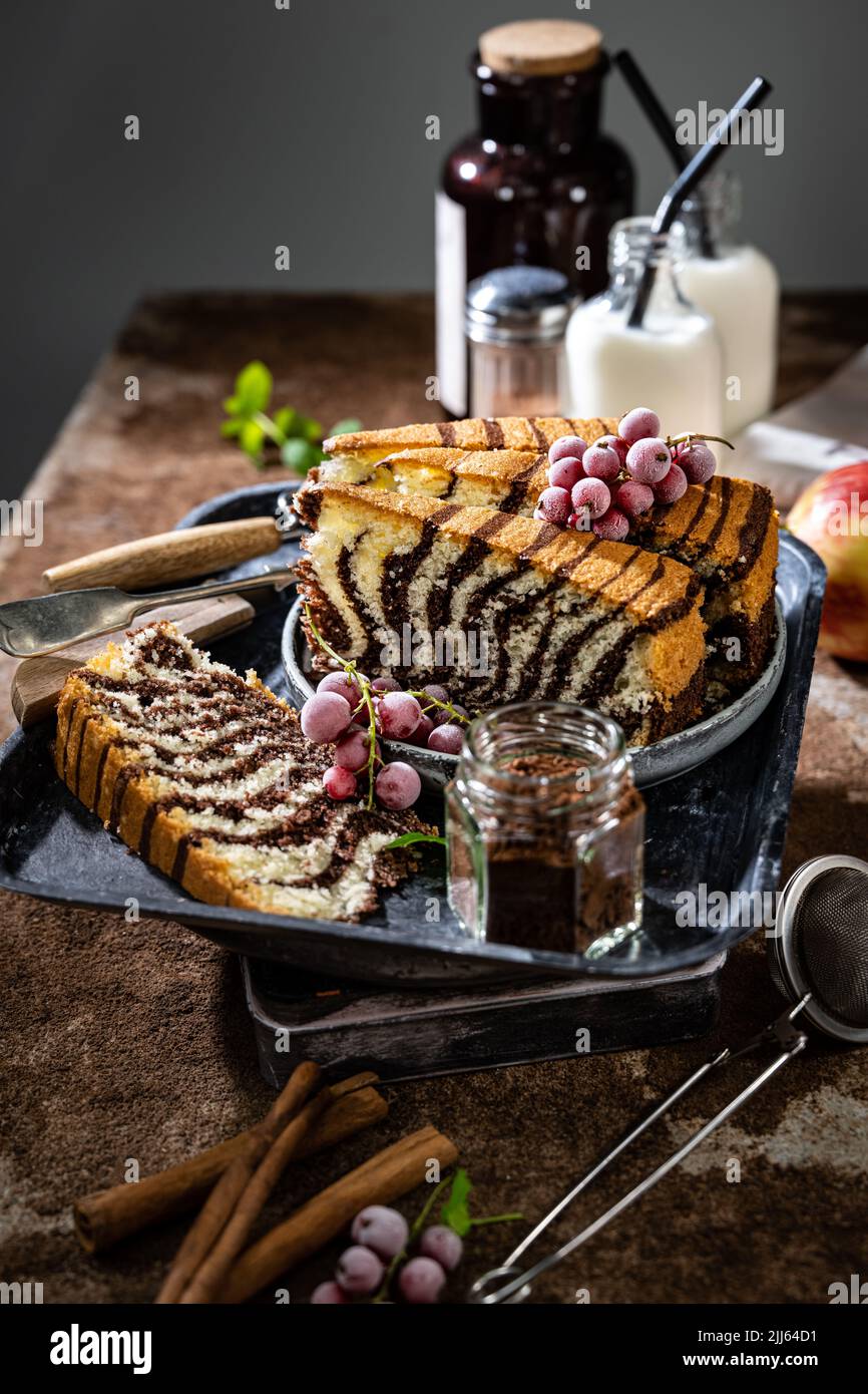 Gâteau doux au dessert zébra.nourriture et boisson maison.lait faible en gras.délicieux en-cas. Banque D'Images