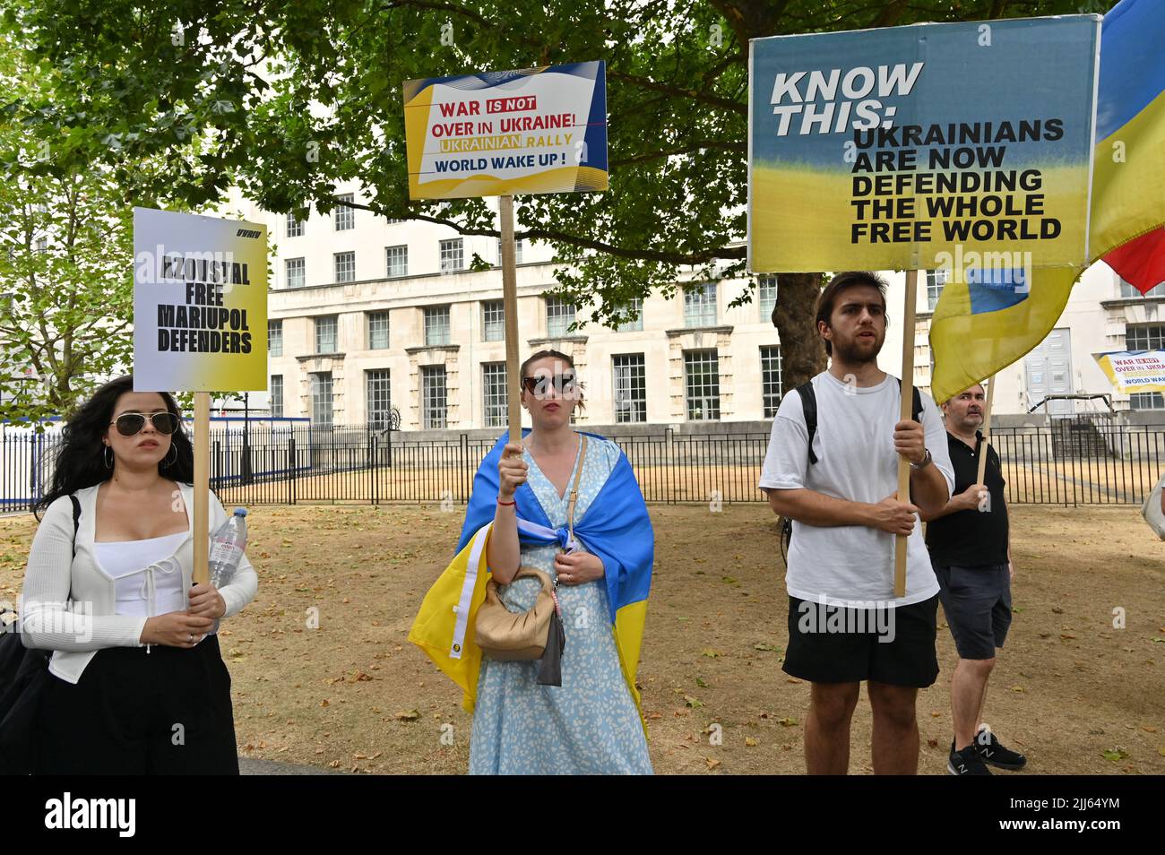 L'Ukraine exige plus d'armes, le discours ukrainien se bat pour un monde libre, pas seulement pour l'Ukraine. L'Occident prétend soutenir l'Ukraine a tourné le dos à l'Ukraine. Les Ukrainiens savent qu'ils ont été trompés. Ils restent forts et courageux pour s'opposer seuls à la Russie en dehors de Downing Street, Londres, Royaume-Uni. 23 juillet 2022. Banque D'Images