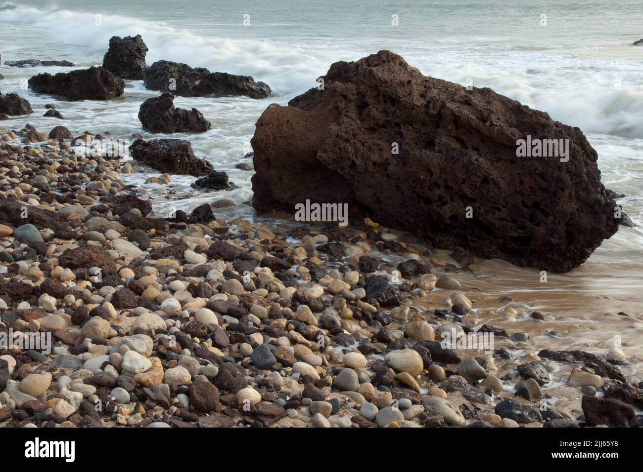 Paysage côtier dans la réserve naturelle de Popenguine. Jeu. Sénégal. Banque D'Images