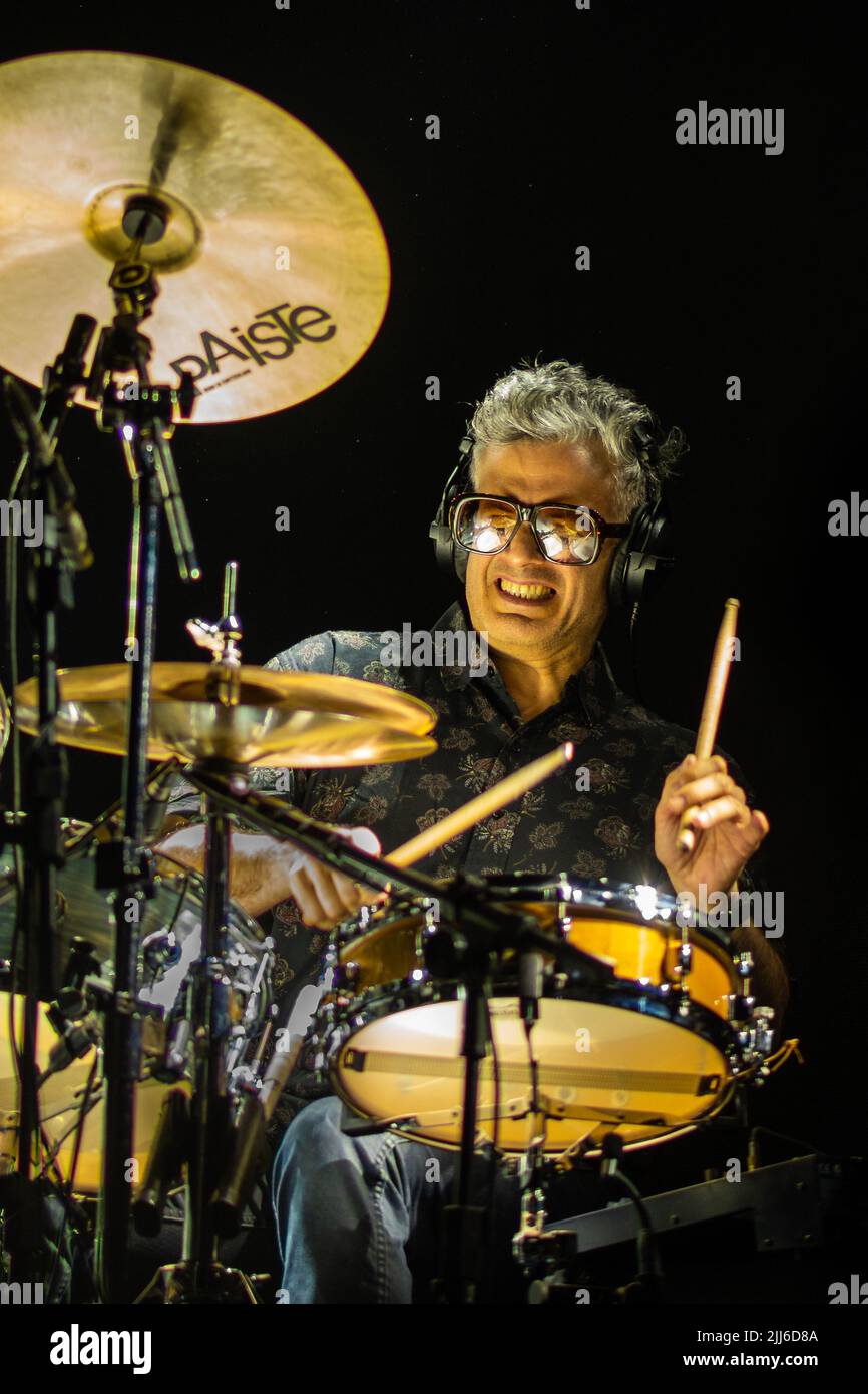 Diego Bartaburu se produit lors du concert de 'No te va a gustar'. Banque D'Images